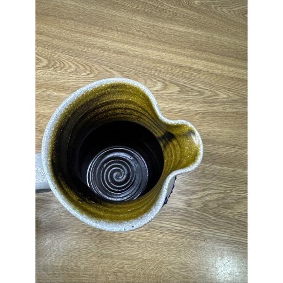 1992 Salmon Falls Salt Glaze Stoneware 2 Qt Pitcher – Blue Berry Vine – 7-3/8” - Picture 12 of 12